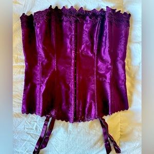 Size 36 dream corset in Burgundy